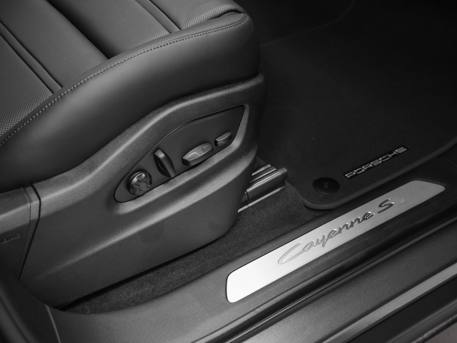 New 2026 Porsche Cayenne S AWD/4WD image 21