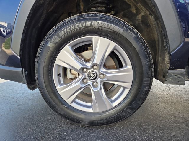 Used 2025 Toyota RAV4 XLE AWD/4WD image 25