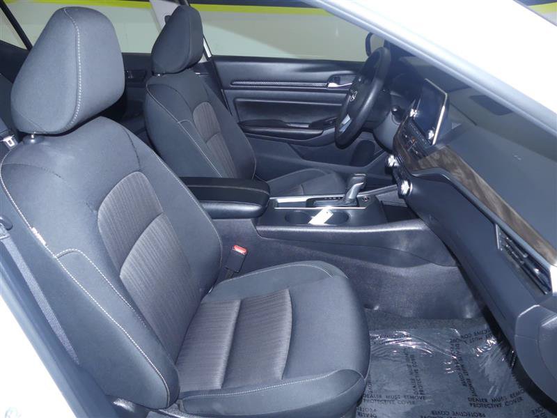 Used 2025 Nissan Altima 2.5 SV FWD image 8