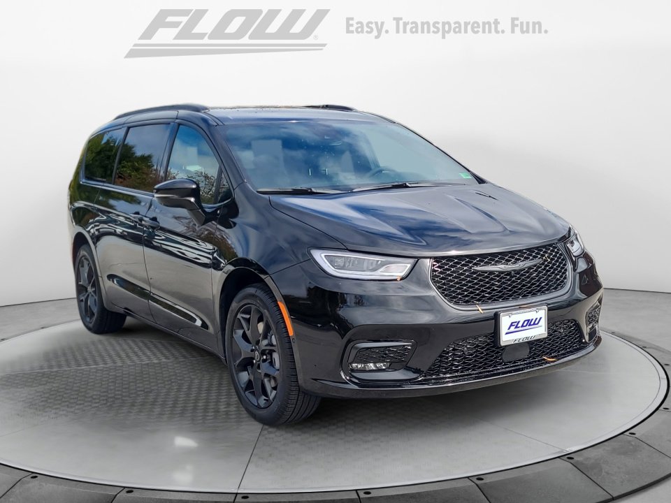 New 2026 Chrysler Pacifica Select w/ S Appearance Package