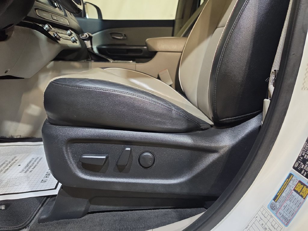 Used 2019 Kia Sedona EX FWD image 14