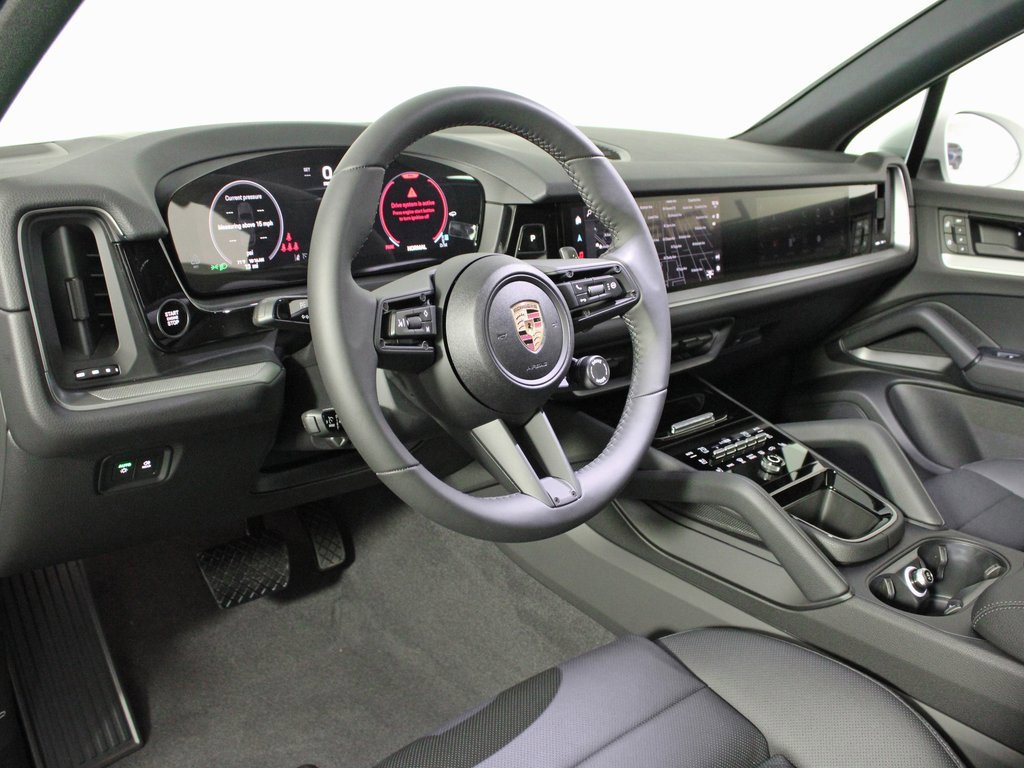 Used 2025 Porsche Cayenne image 4