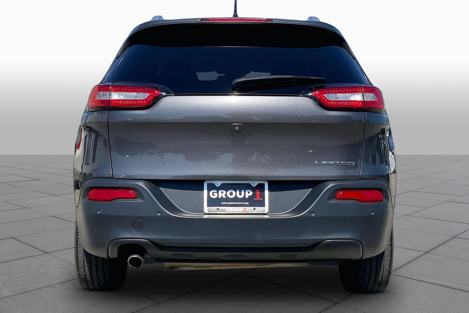 Used 2018 Jeep Cherokee Limited FWD image 5