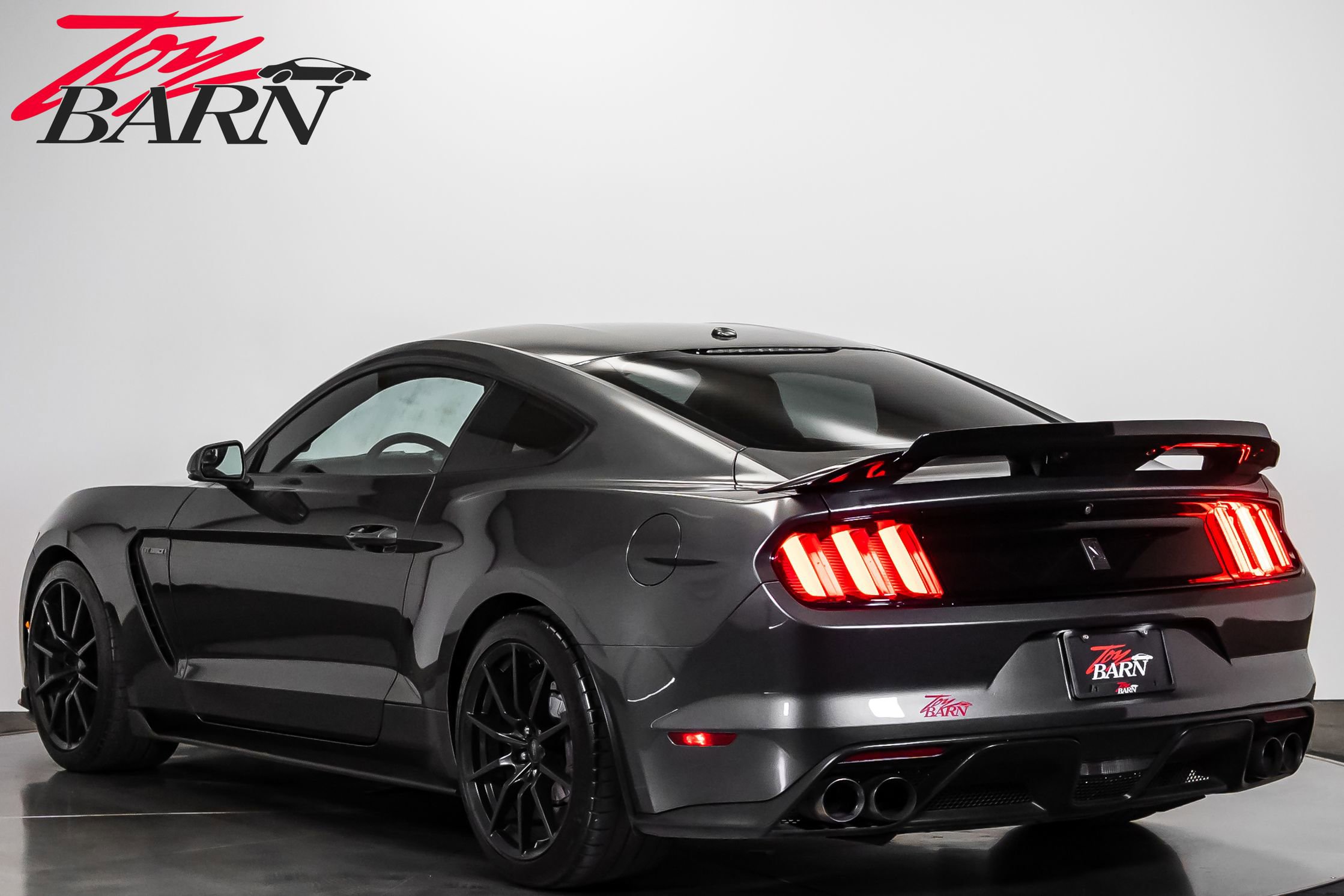 Used 2016 Ford Mustang Shelby GT350 w/ Technology Package RWD image 3