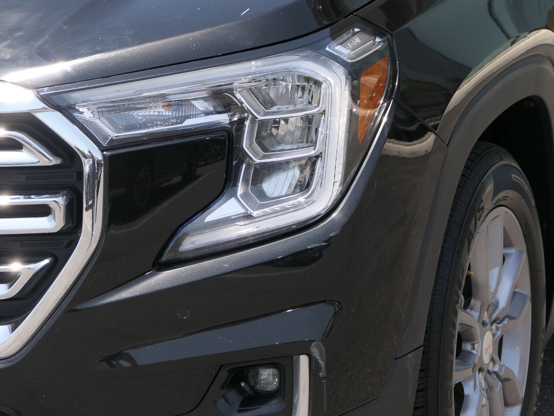 Used 2022 GMC Terrain SLT w/ Tech Package FWD image 9