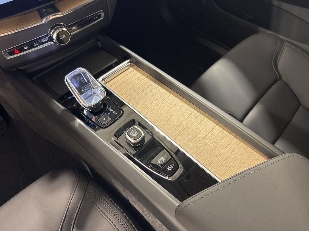 New 2026 Volvo XC60 B5 Plus w/ Protection Package Premier AWD/4WD image 14