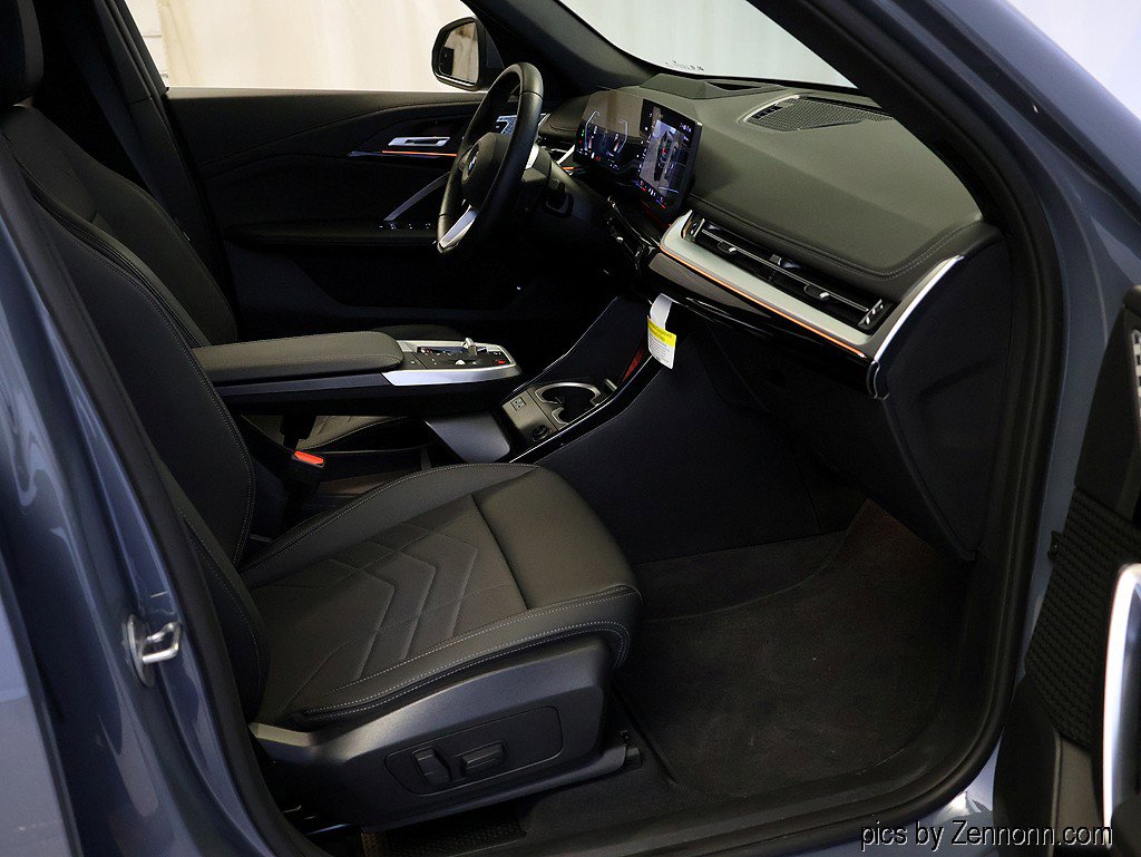 Used 2025 BMW X1 xDrive28i w/ Premium Package image 34