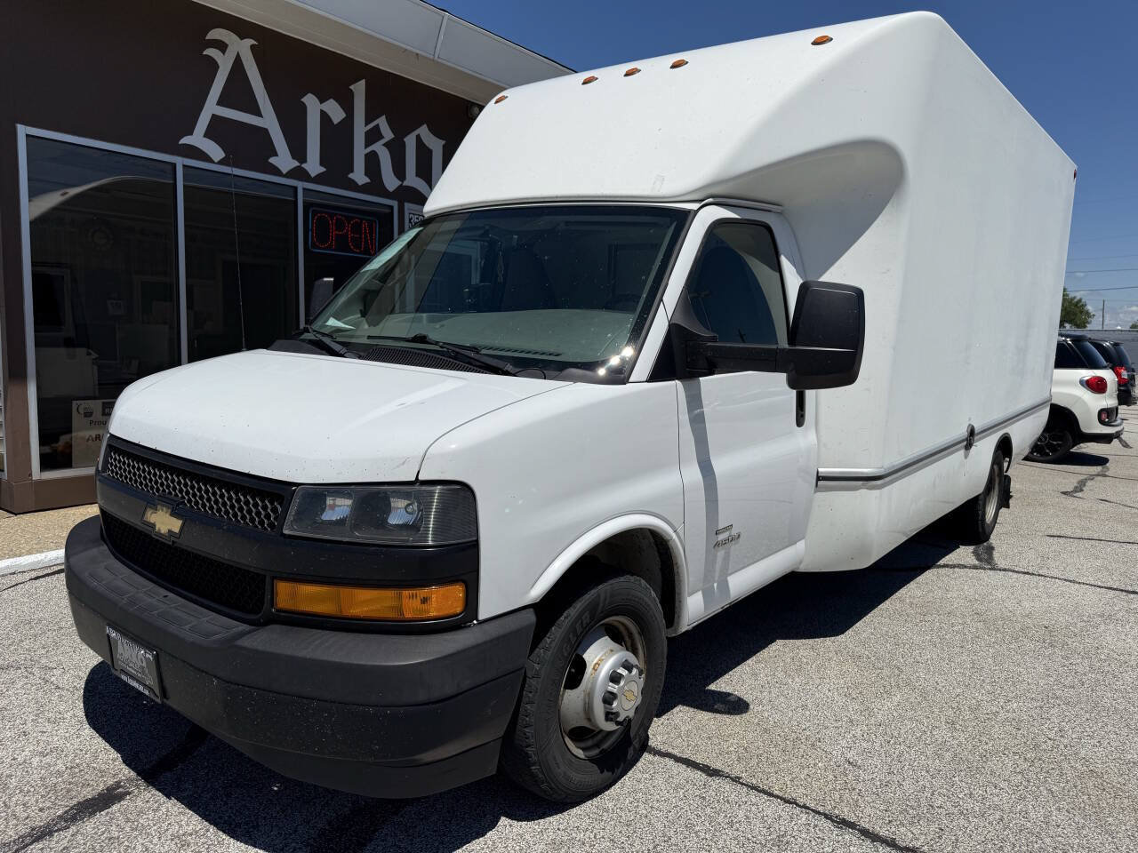 Used 2018 Chevrolet Express 4500 Extended w/ Driver Convenience Package RWD image 1