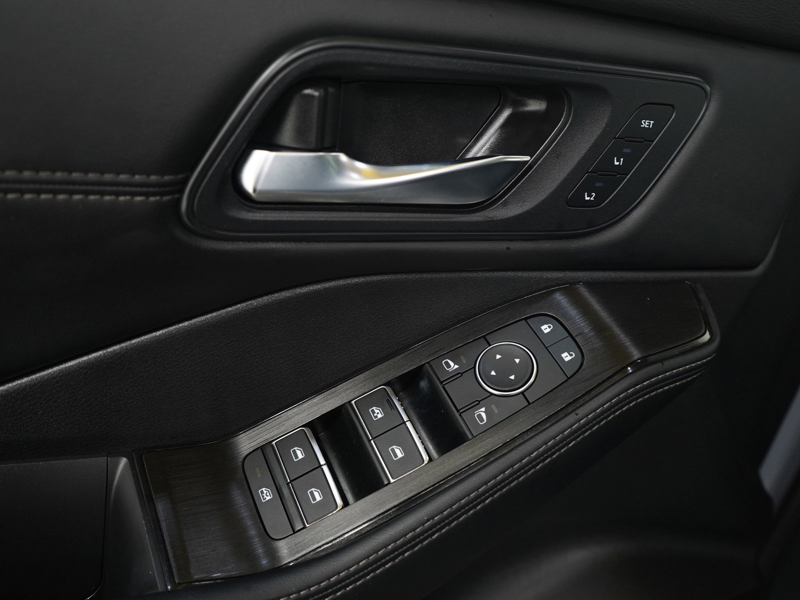 Used 2025 Nissan Rogue SL w/ SL Premium Package image 22