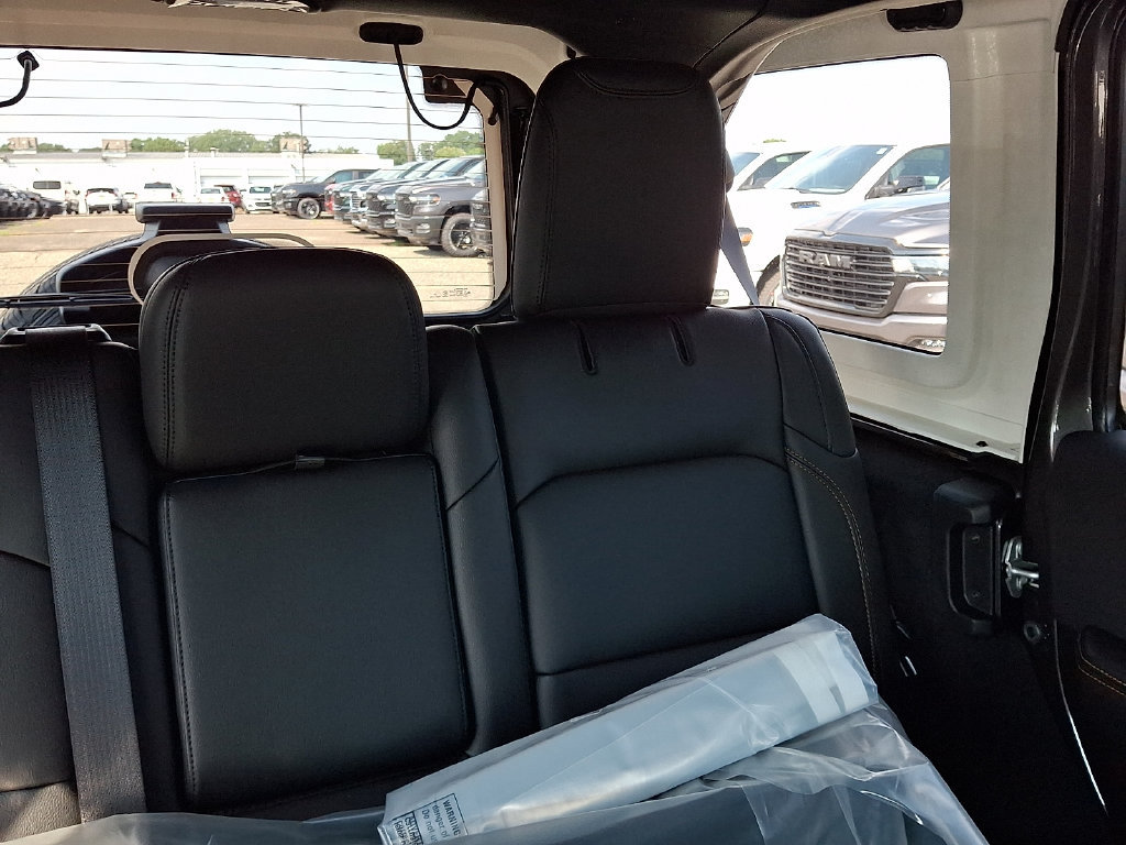 New 2027 Jeep Wrangler Unlimited Sahara AWD/4WD image 15