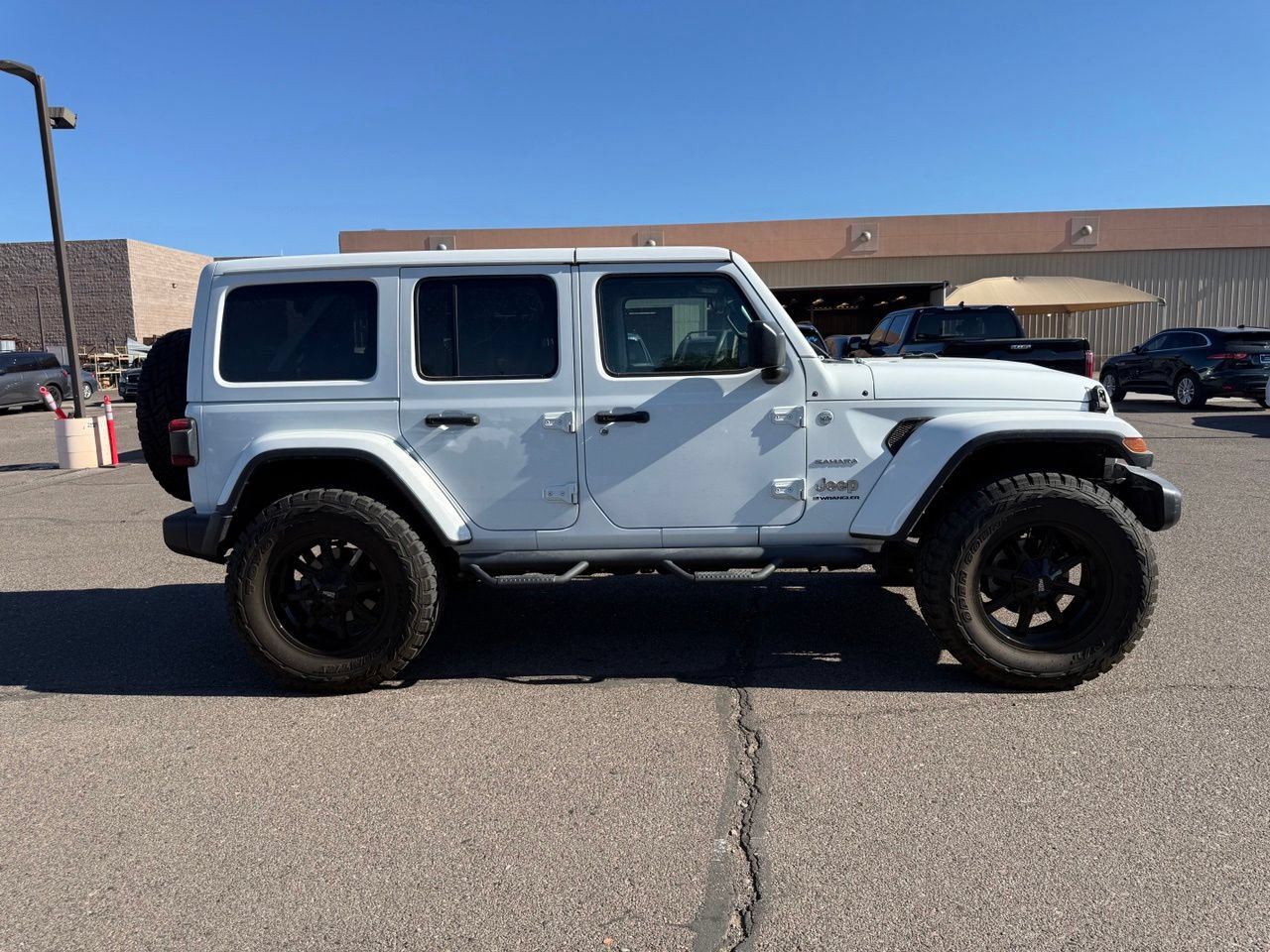 Used 2024 Jeep Wrangler Unlimited Sahara w/ Safety Group AWD/4WD image 4