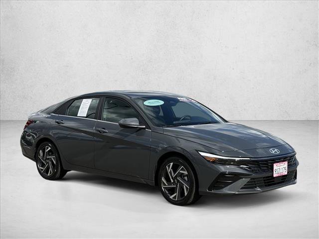 Certified 2025 Hyundai Elantra Limited image 3