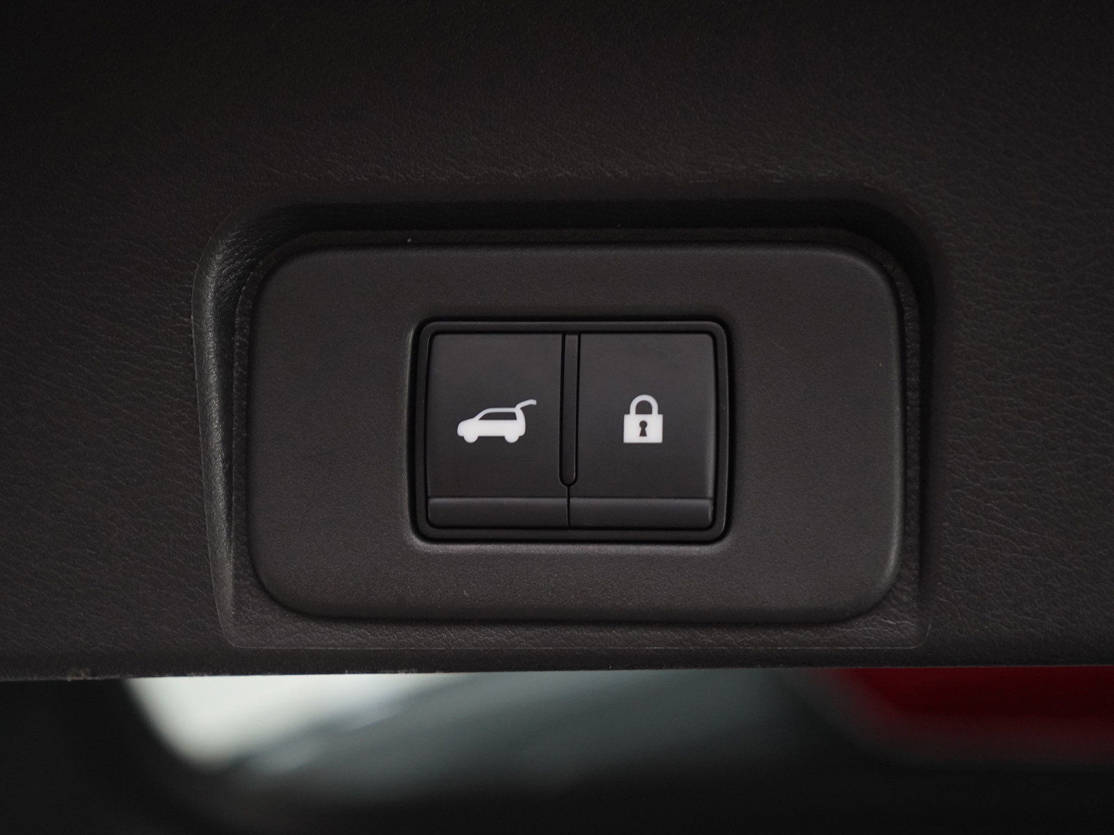 Used 2025 Nissan Rogue SV image 17