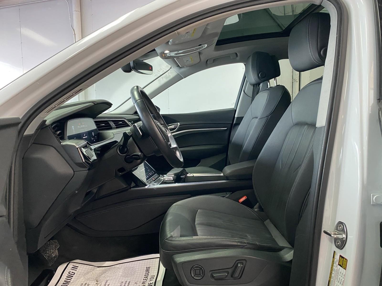 Used 2022 Audi e-tron Premium image 21