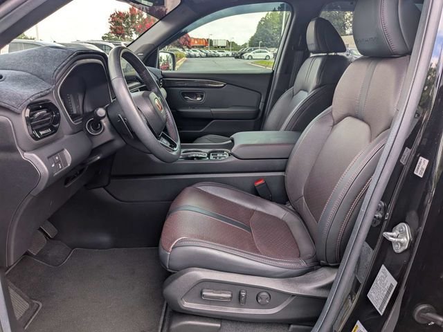 Used 2025 Honda Pilot Black Edition image 7