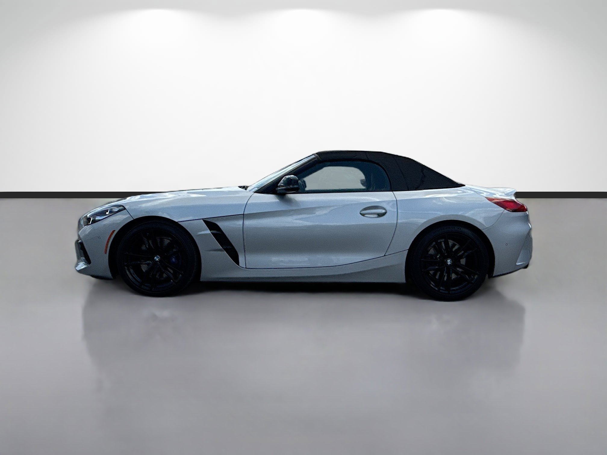 Used 2022 BMW Z4 M40i w/ Premium Package RWD image 2