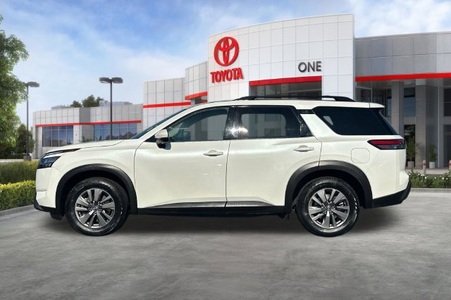 Used 2024 Nissan Pathfinder SV FWD image 8
