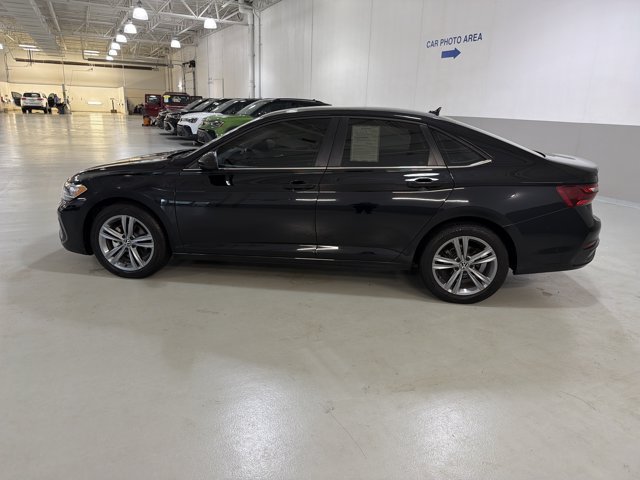 Certified 2024 Volkswagen Jetta SE FWD image 5