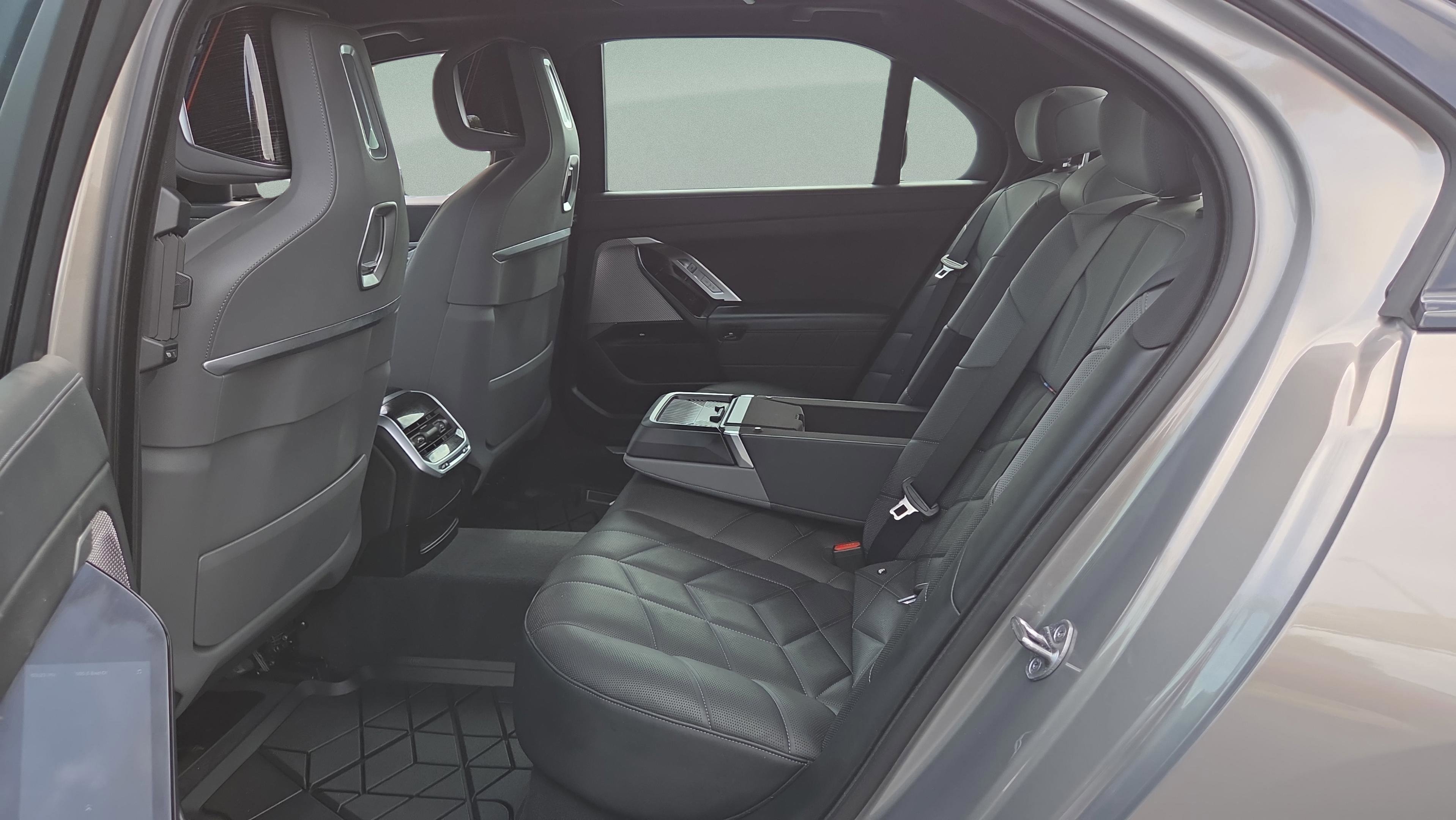 Certified 2023 BMW 740i RWD image 10