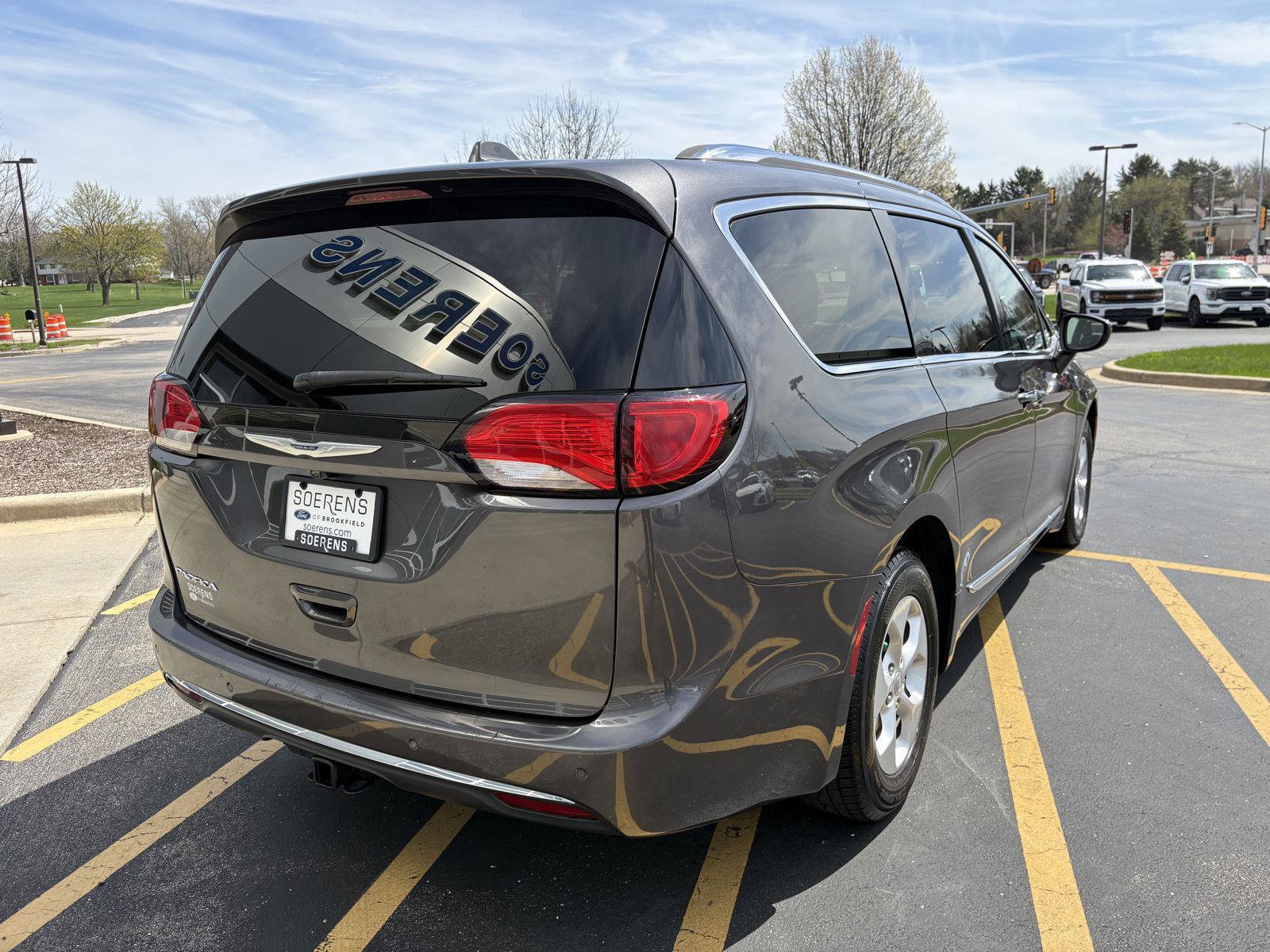 Used 2018 Chrysler Pacifica Touring-L Plus image 6