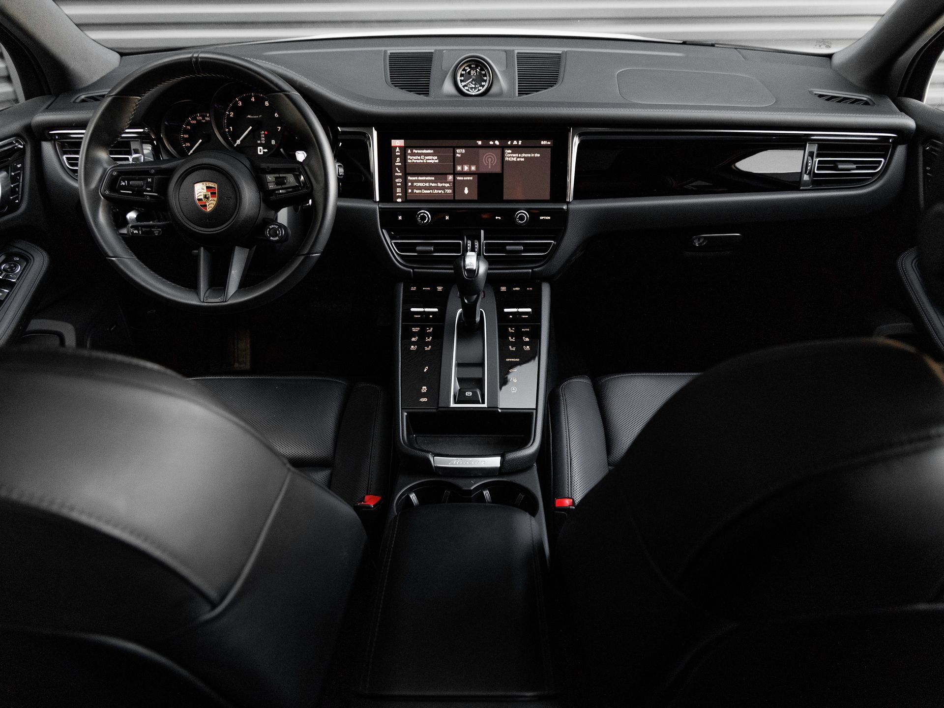 Certified 2025 Porsche Macan Turbo AWD/4WD image 17