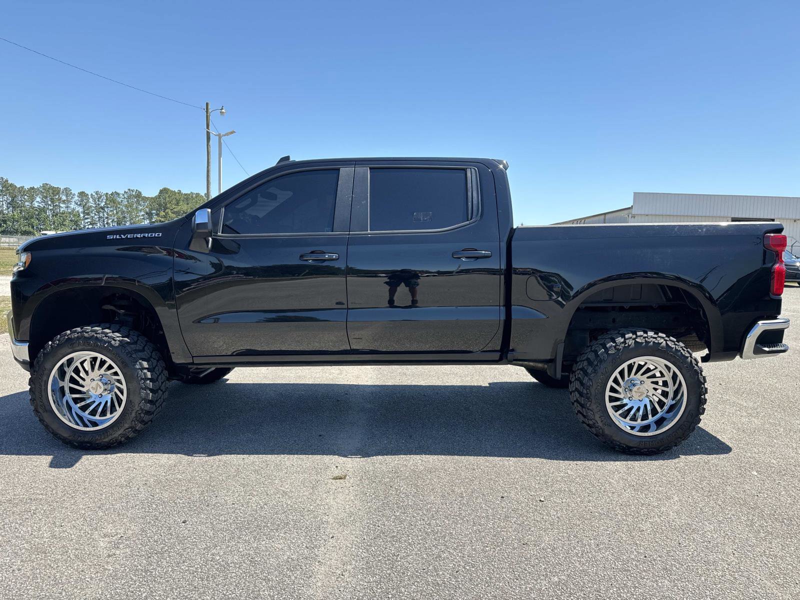 Used 2021 Chevrolet Silverado 1500 LT AWD/4WD image 7