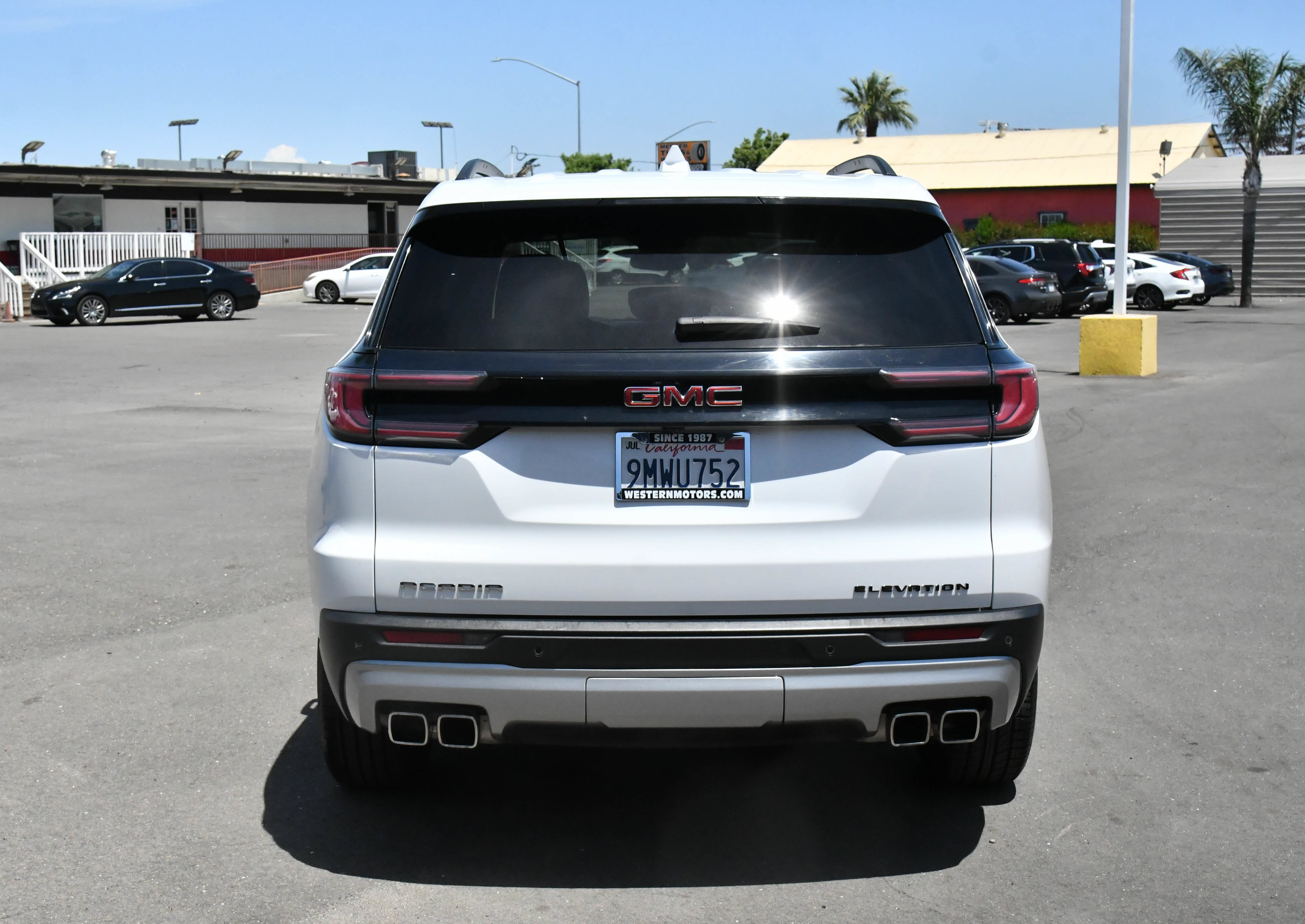 Used 2024 GMC Acadia Elevation FWD image 7