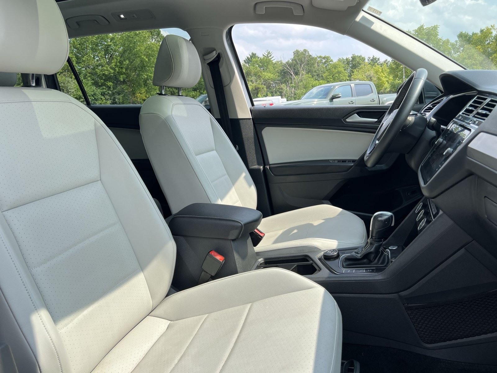 Used 2021 Volkswagen Tiguan SE AWD/4WD image 27
