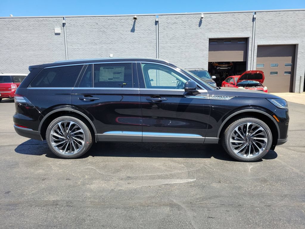 New 2026 Lincoln Aviator Reserve w/ Illumination Package AWD/4WD image 3