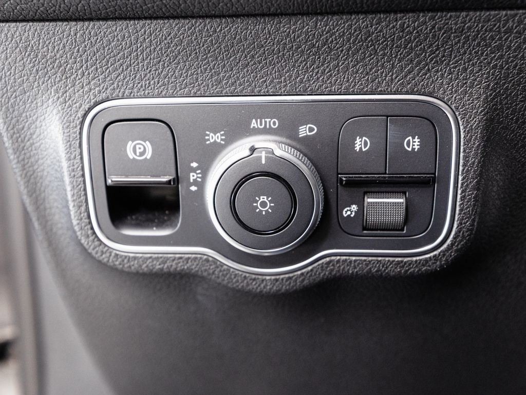 Certified 2023 Mercedes-Benz GLB 250 4MATIC image 9