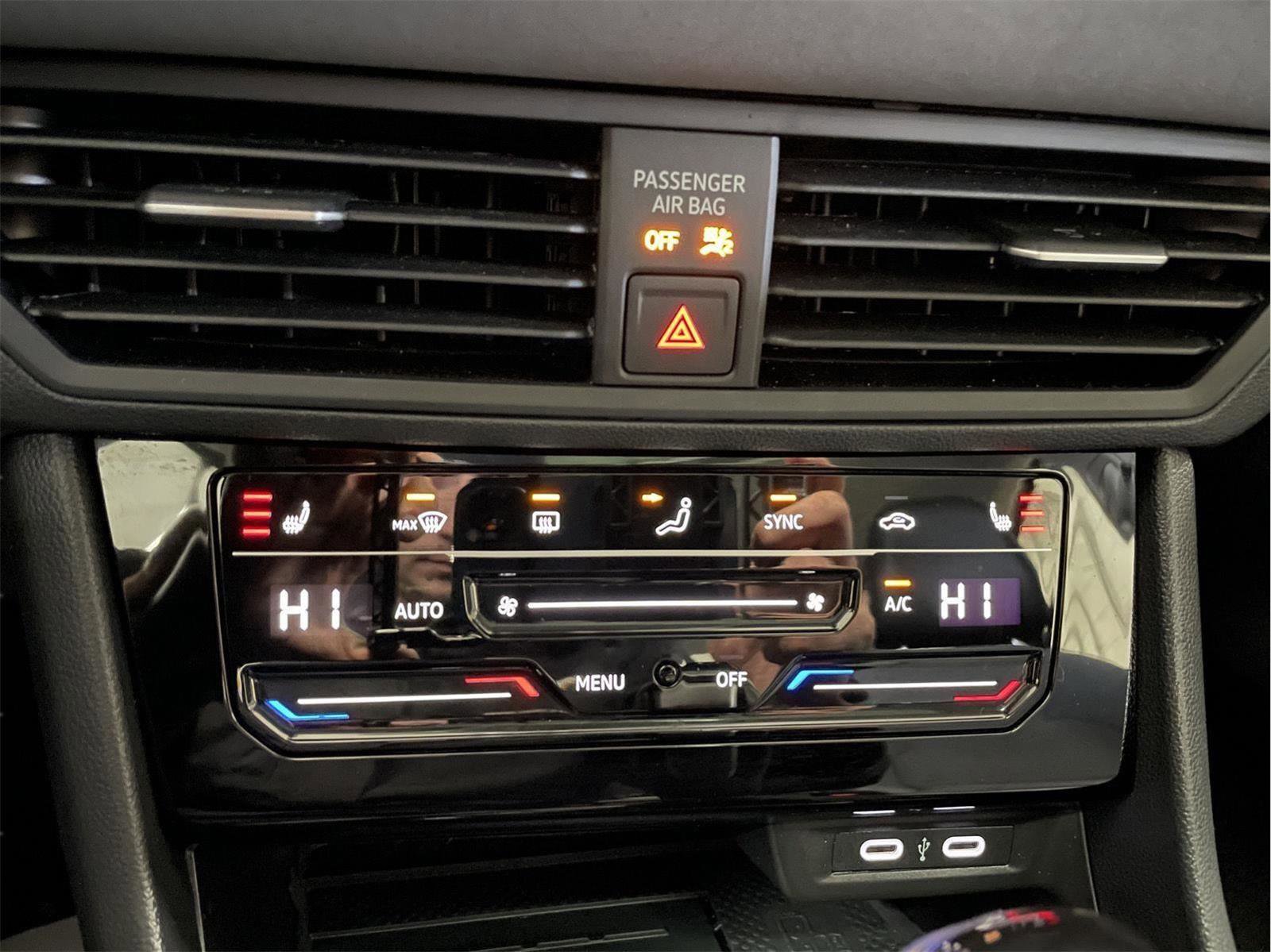 Used 2025 Volkswagen Jetta SE image 28