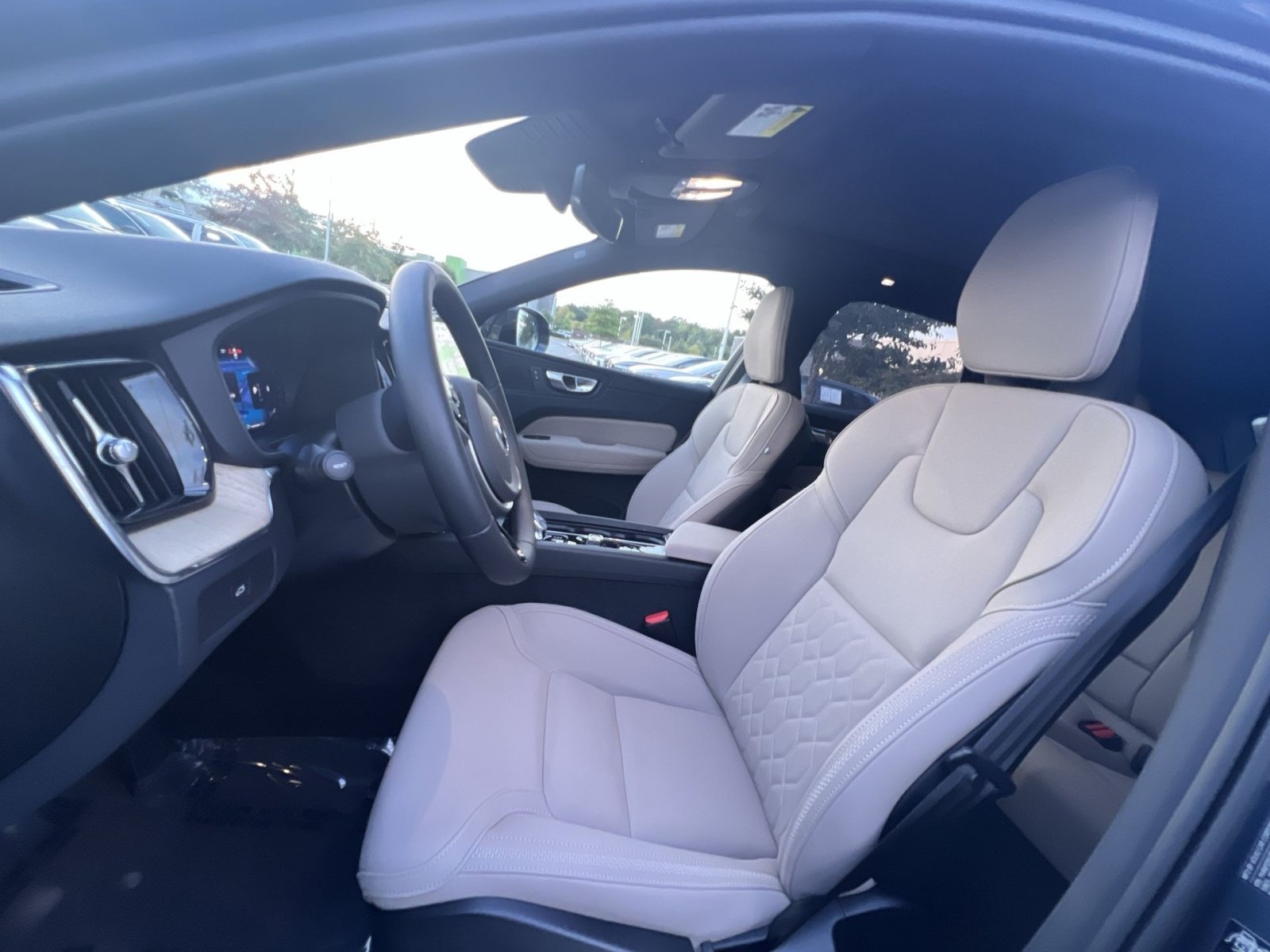 New 2026 Volvo XC60 B5 Plus w/ Protection Package Premier AWD/4WD image 21