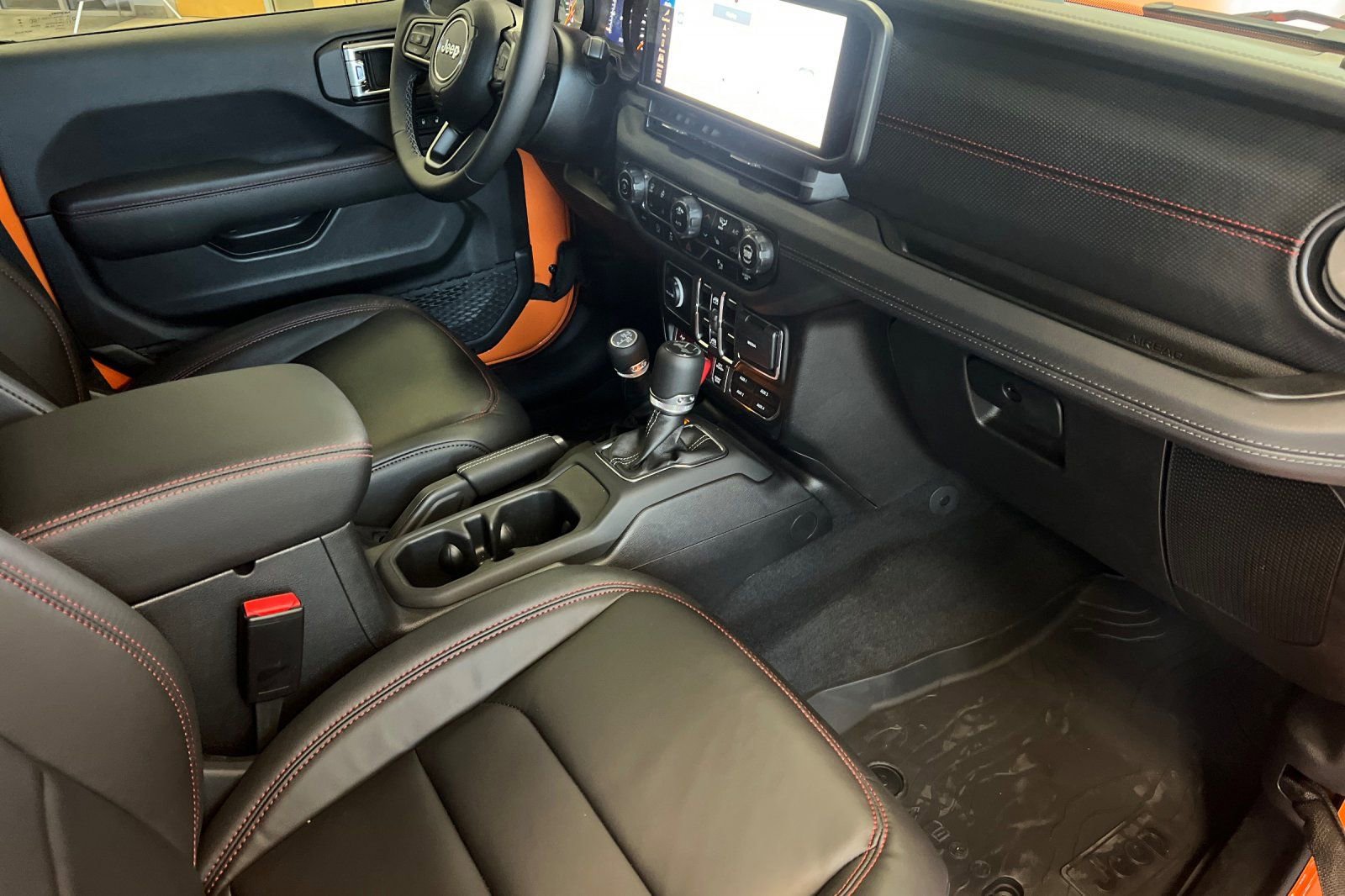 New 2025 Jeep Wrangler Unlimited Rubicon AWD/4WD image 12