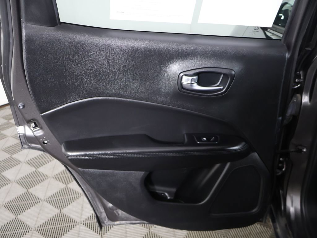 Used 2020 Jeep Compass Latitude AWD/4WD image 17