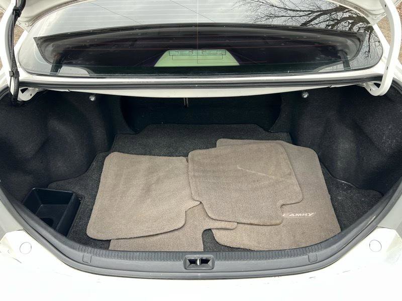 Used 2011 Toyota Camry LE image 19