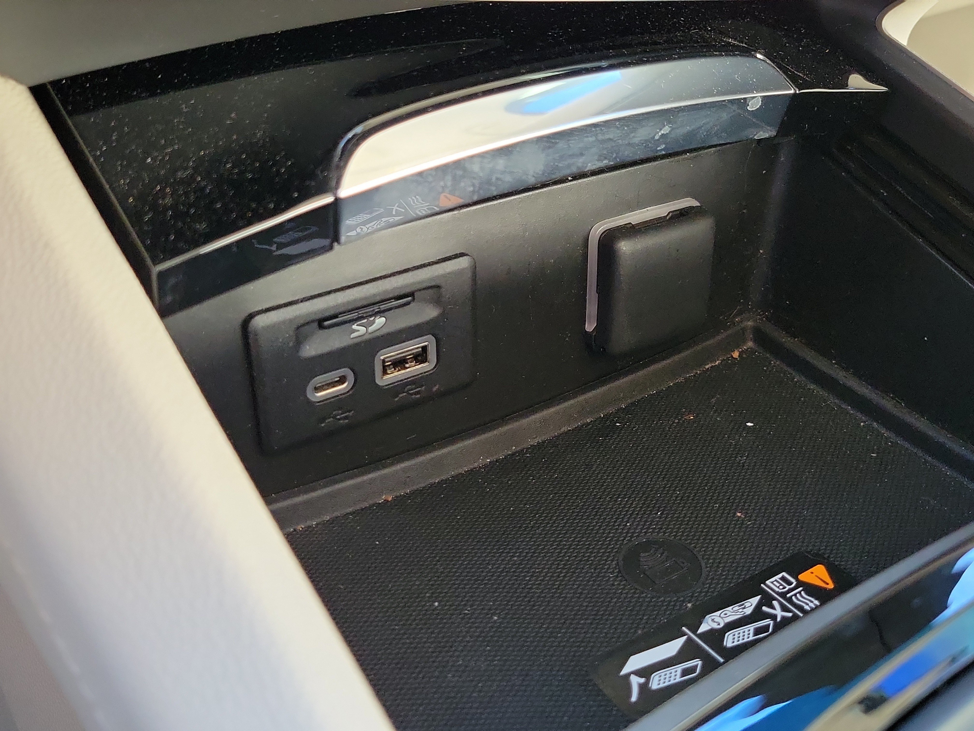 Used 2023 Buick Envision Avenir FWD image 37