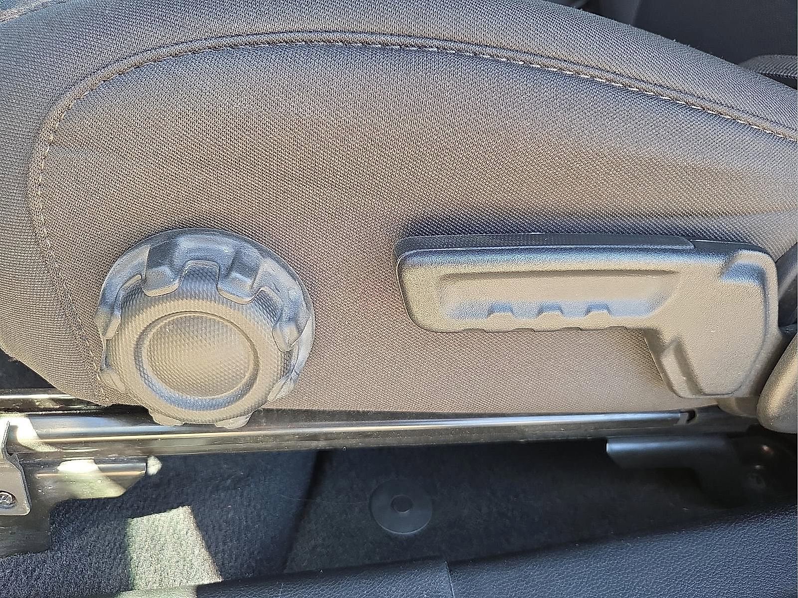 Used 2023 Jeep Wrangler Sport S image 15