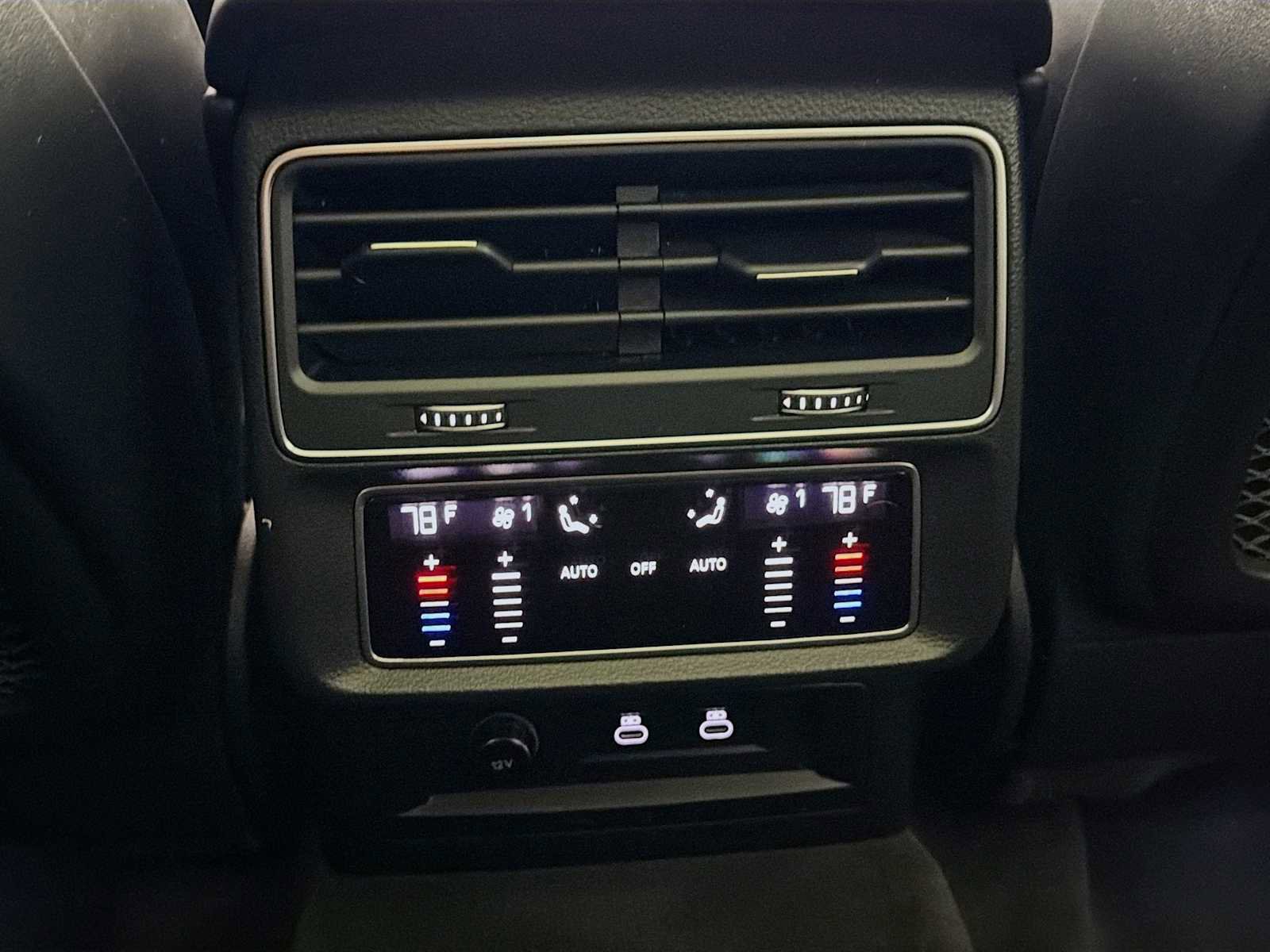 Used 2023 Audi SQ7 Premium Plus w/ Towing Package image 25