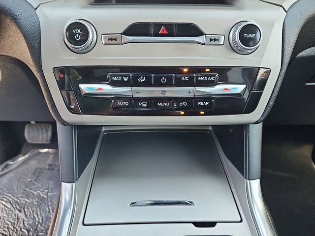 Used 2023 Ford Explorer XLT w/ Equipment Group 202A image 21