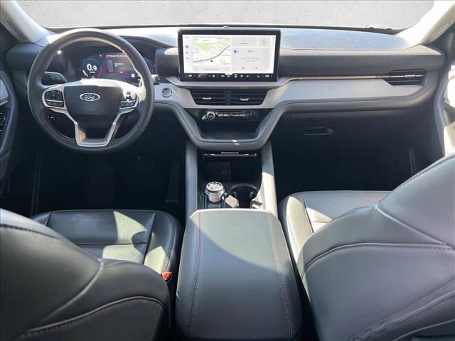 Used 2025 Ford Explorer Active w/ Active Comfort Package image 19