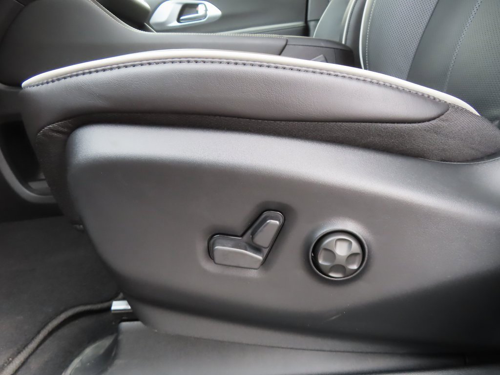 New 2026 Chrysler Pacifica Limited w/ Uconnect Theater Family Group image 10