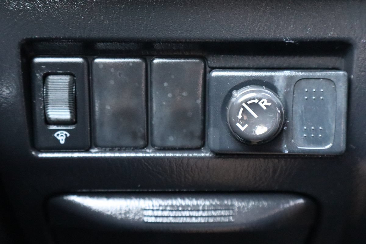 Used 2003 Nissan Pathfinder SE w/ SE Popular Pkg AWD/4WD image 28