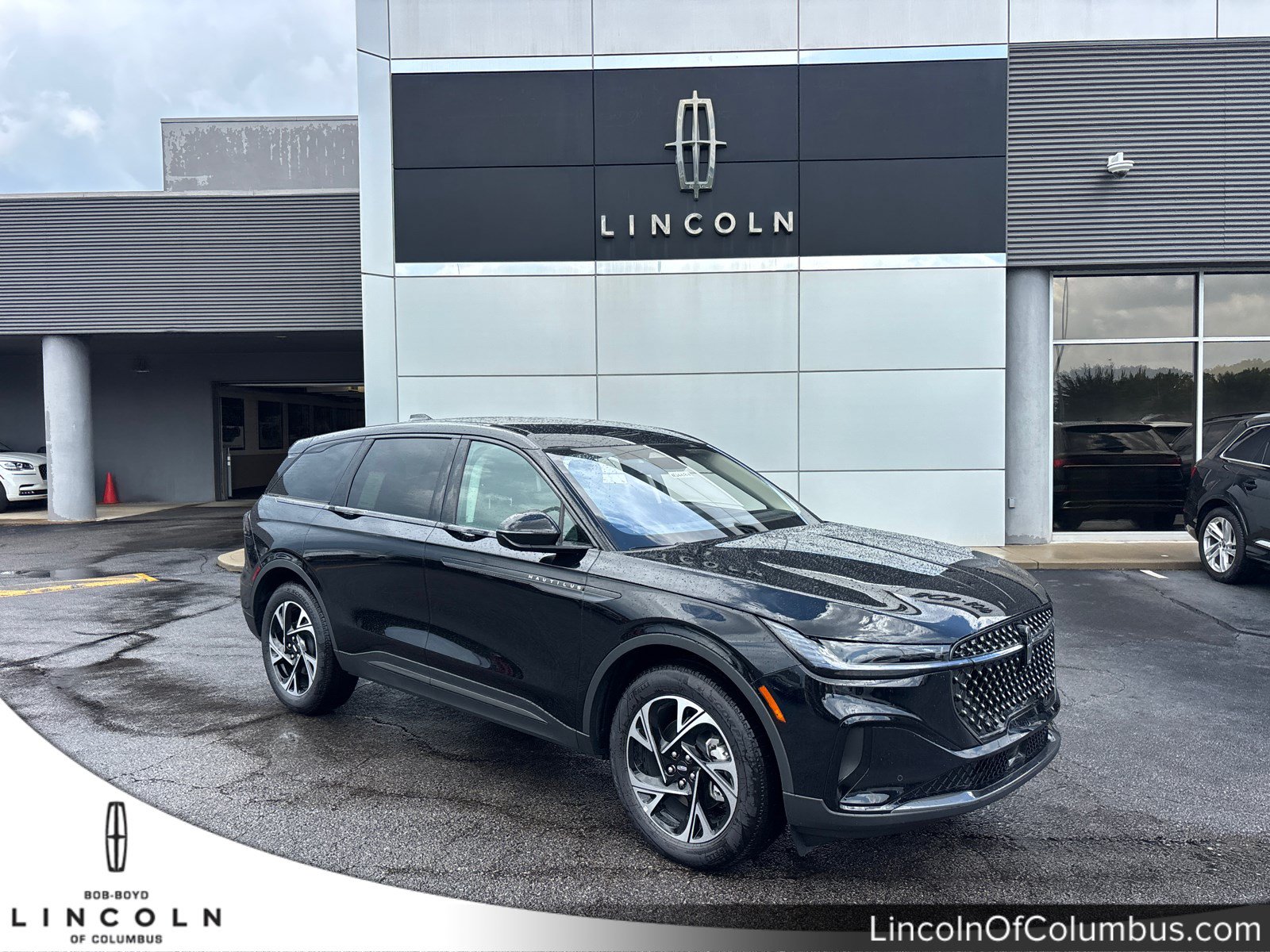 New 2026 Lincoln Nautilus Premier w/ Jet Appearance Package AWD/4WD image 1