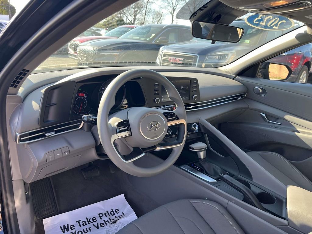 Certified 2023 Hyundai Elantra SEL w/ Preferred Accessory Package image 19