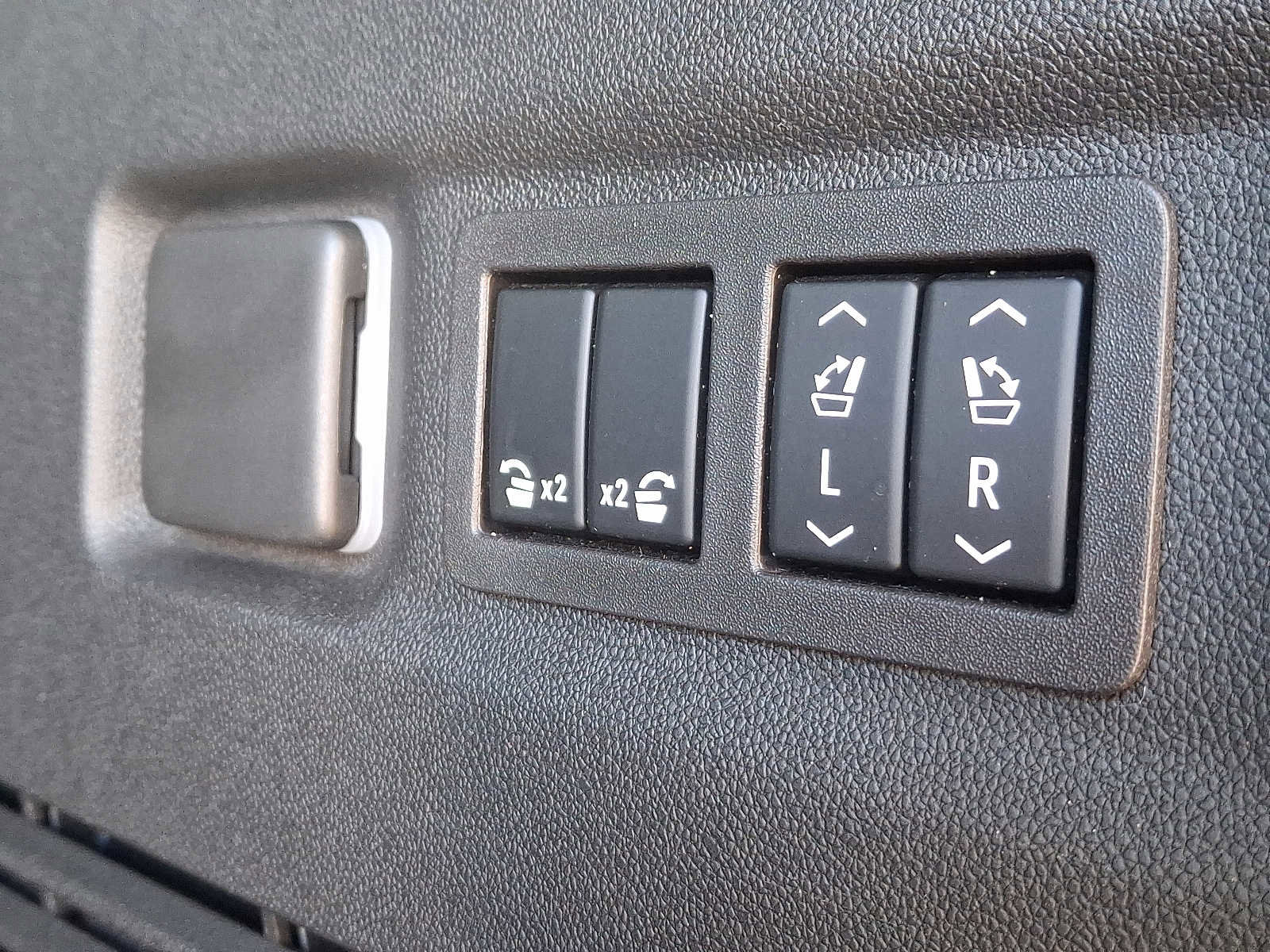 Certified 2024 GMC Yukon XL Denali Ultimate image 37