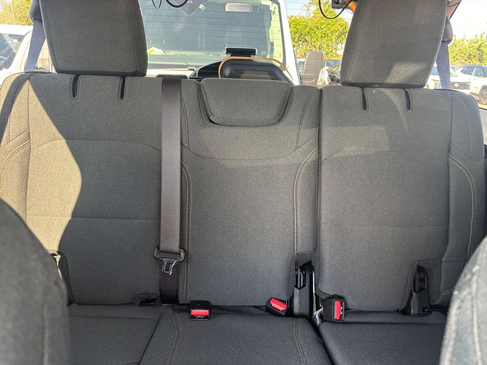 Used 2025 Jeep Wrangler Sahara image 36