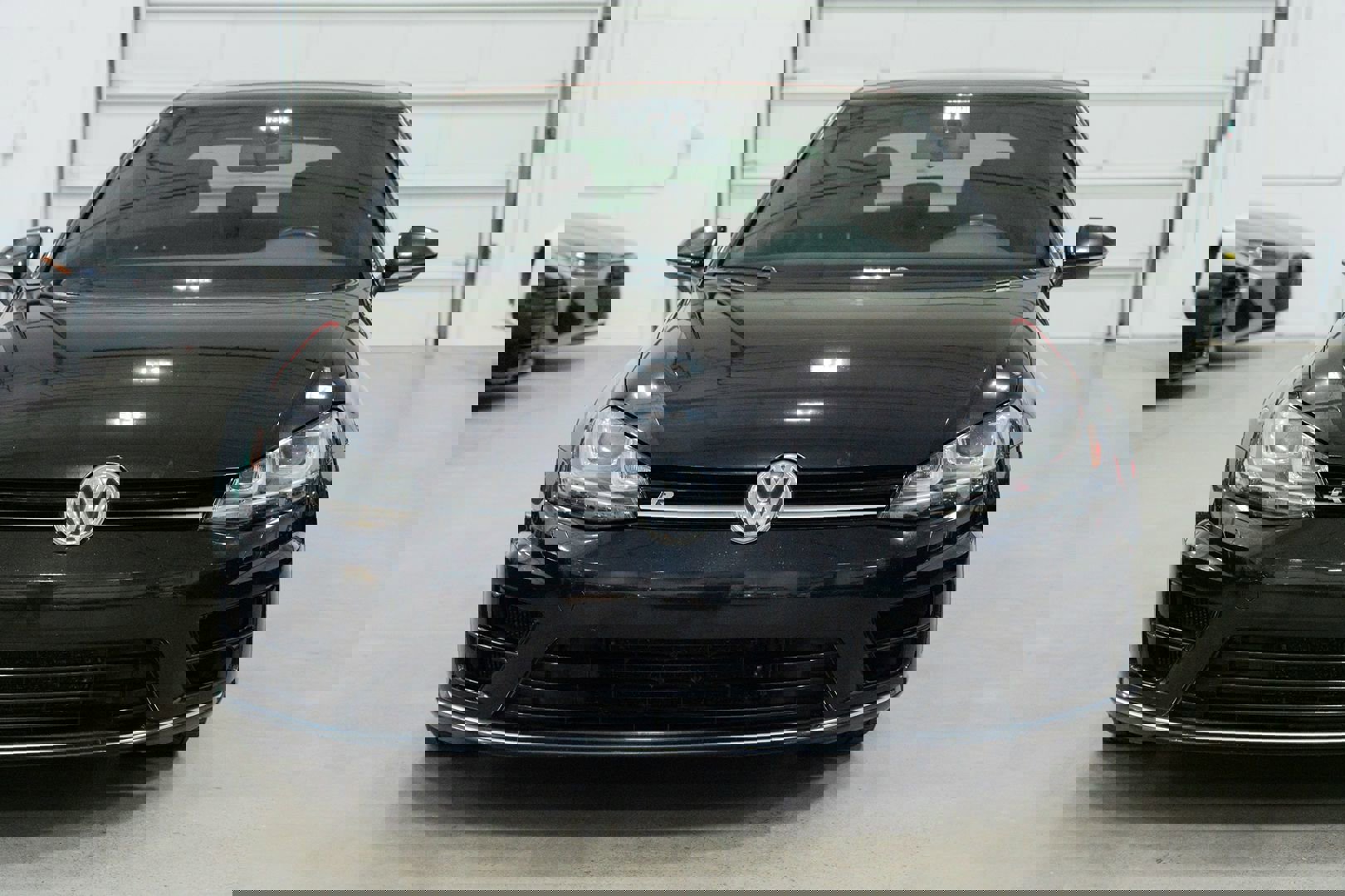 Used 2016 Volkswagen Golf 4-Door image 2