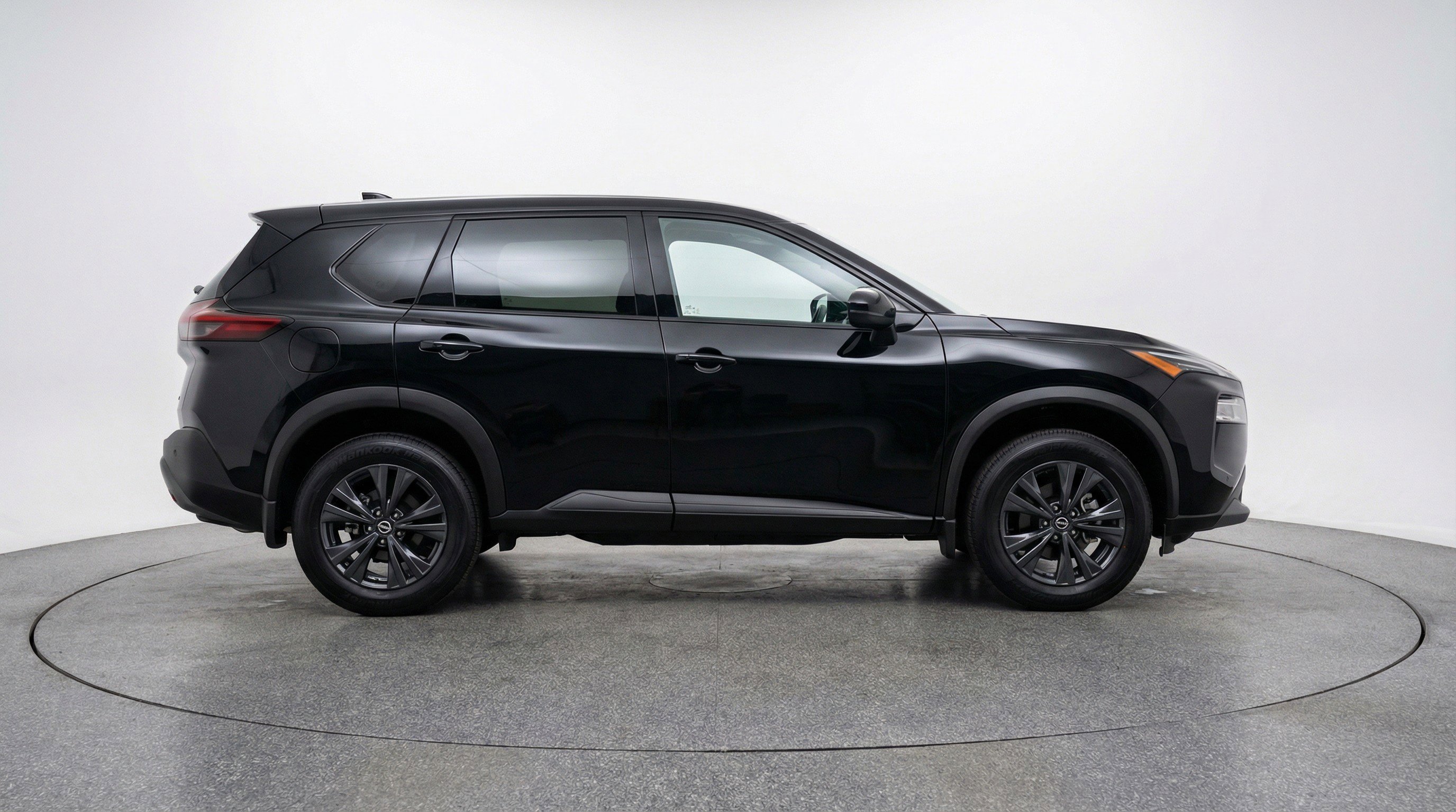 Used 2025 Nissan Rogue SV image 11