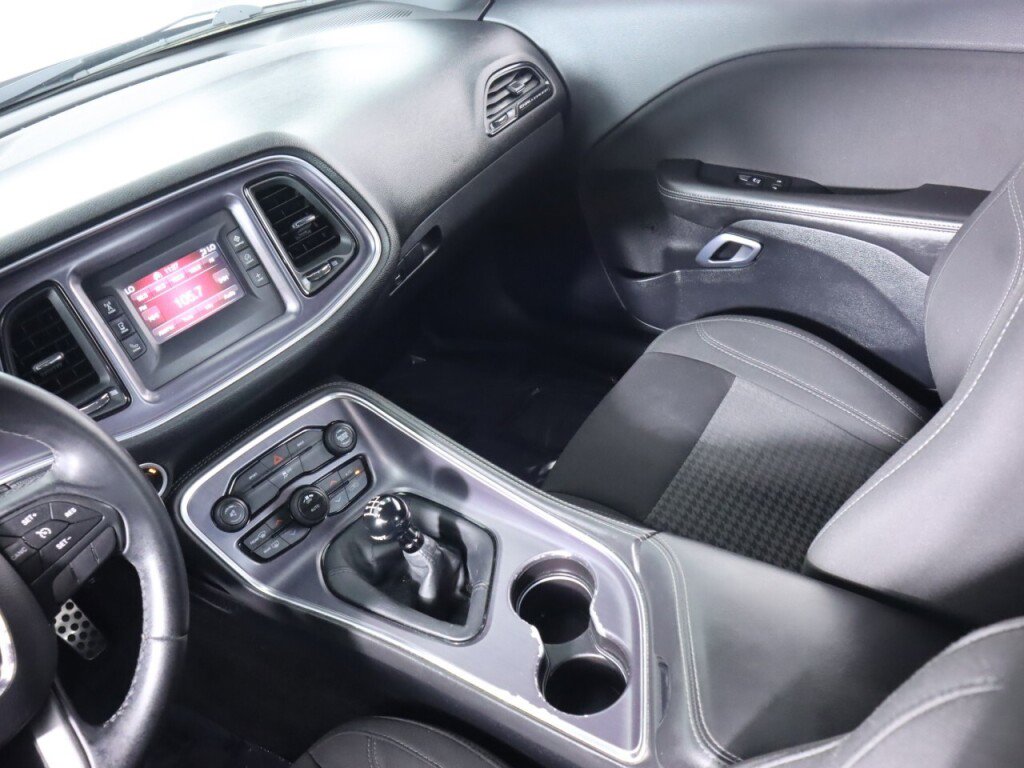 Used 2016 Dodge Challenger R/T RWD image 26
