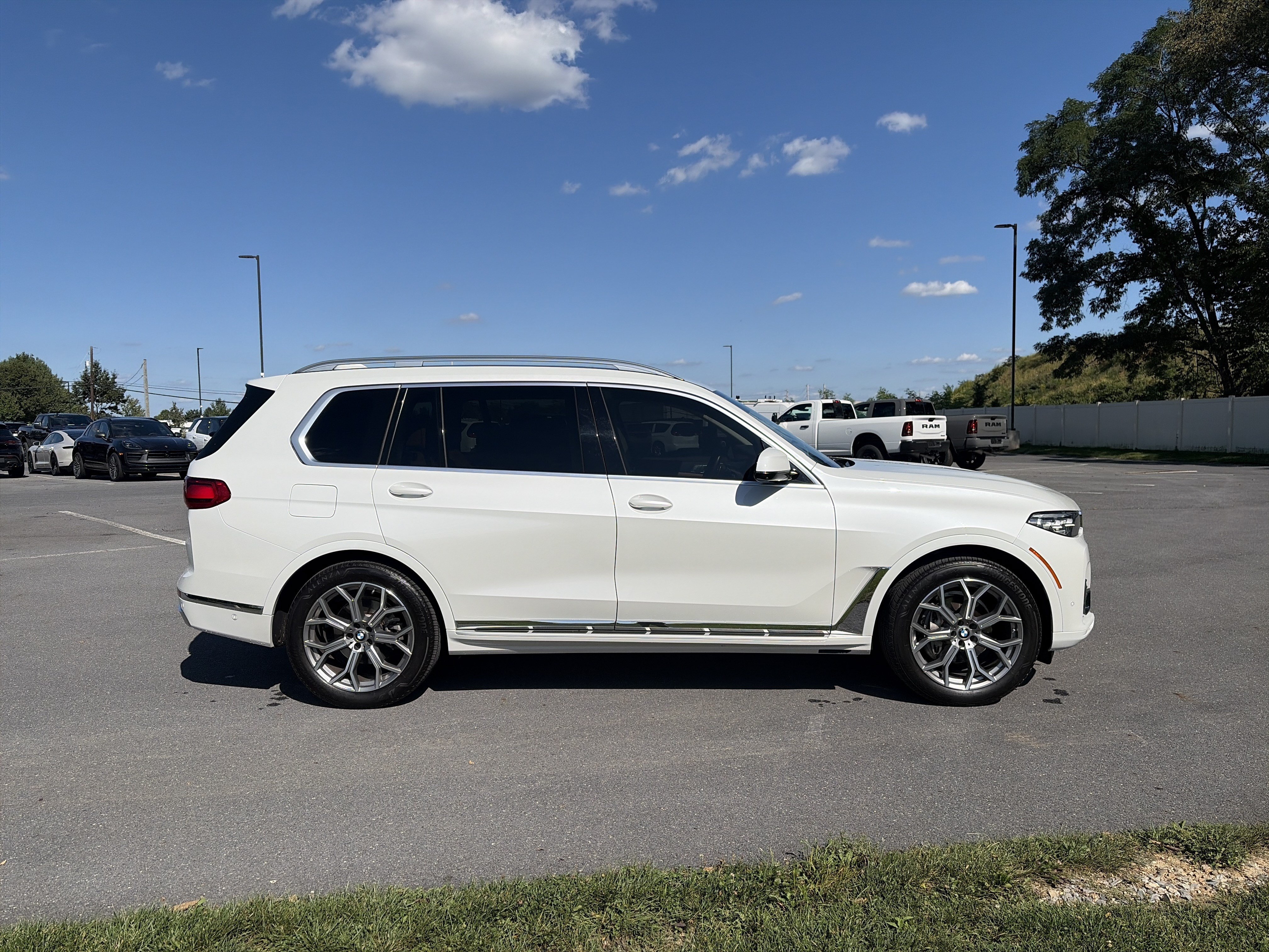 Used 2022 BMW X7 xDrive40i w/ Premium Package AWD/4WD image 4